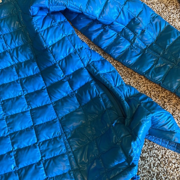 Women’s North face thermoball jacket - Picture 8 of 12